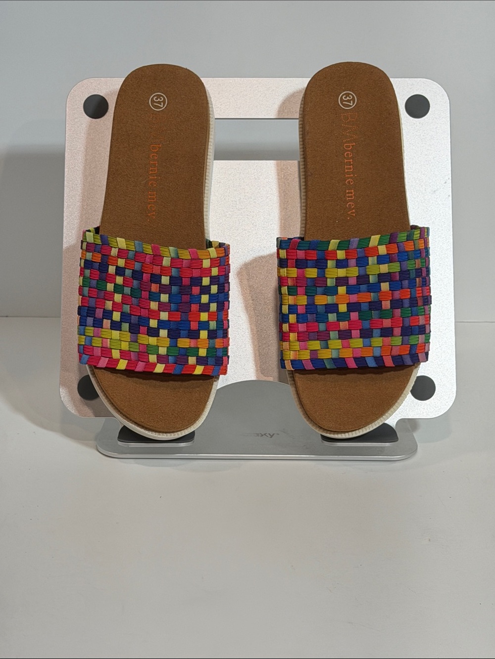 BM bernie mev. Flexible Fit Slide Sandals